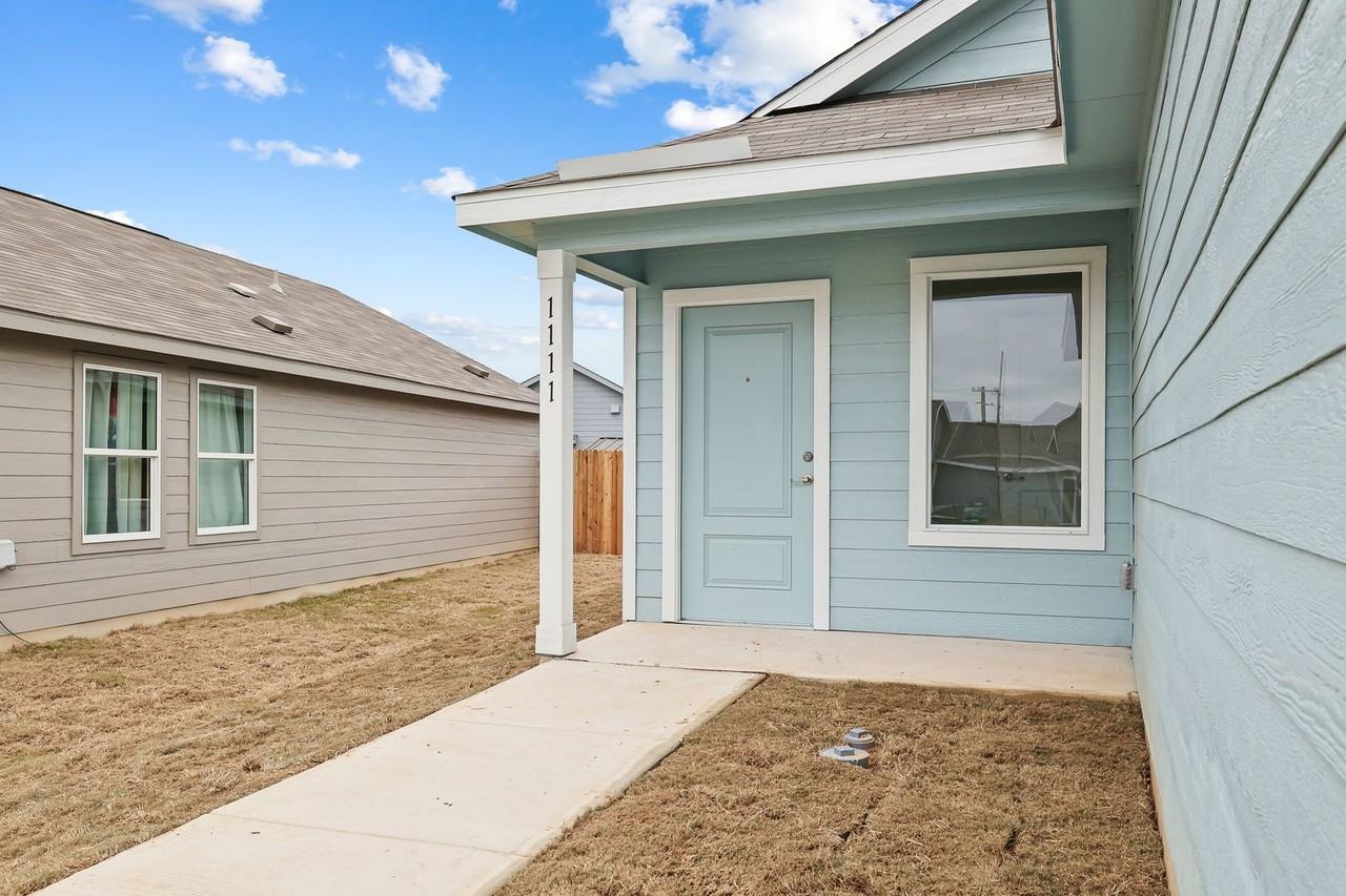 1111 Crenshaw Way - Photo 6 of 33