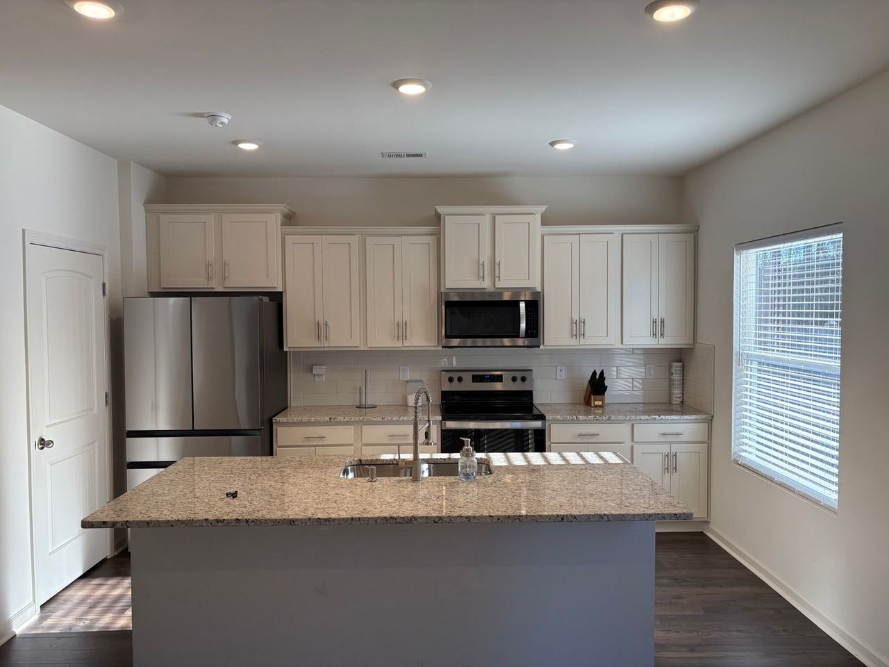 22669 Joselyn Green Drive - Photo 7 of 27