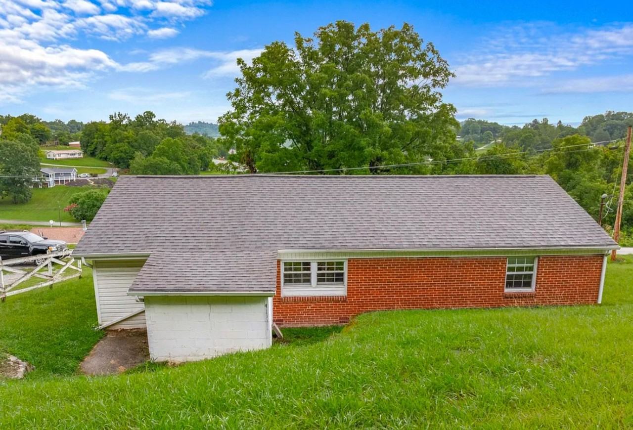 922 Chittum Dr - Photo 2 of 11