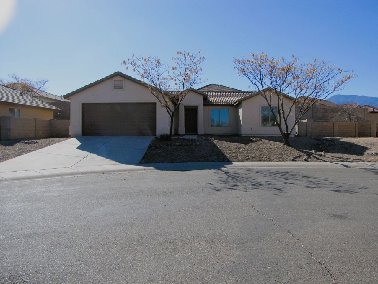 1450 Silverado Dr - Photo 2 of 24