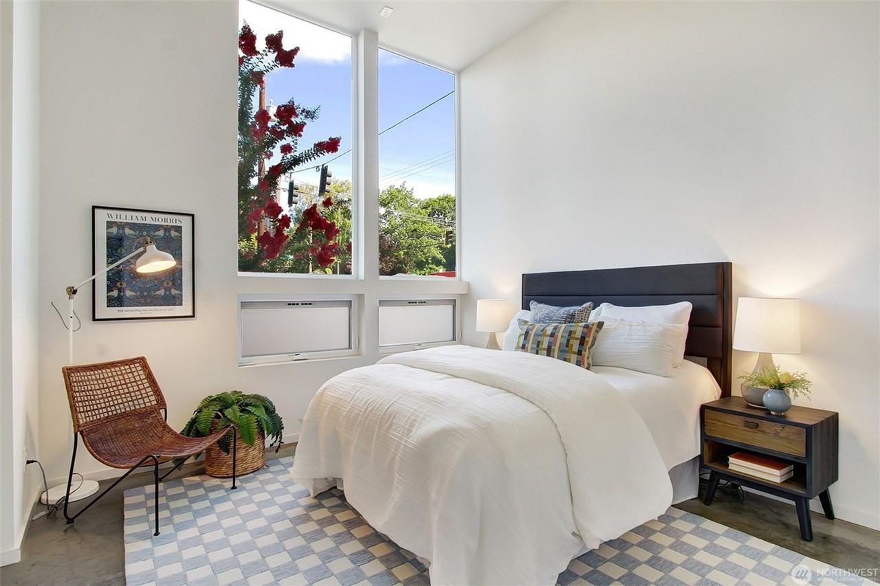 7503 25th Ave Ne - Photo 5 of 35