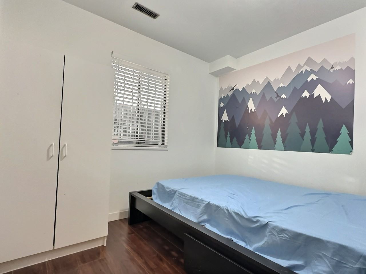 1322 E 49th Ave - Photo 3 of 6