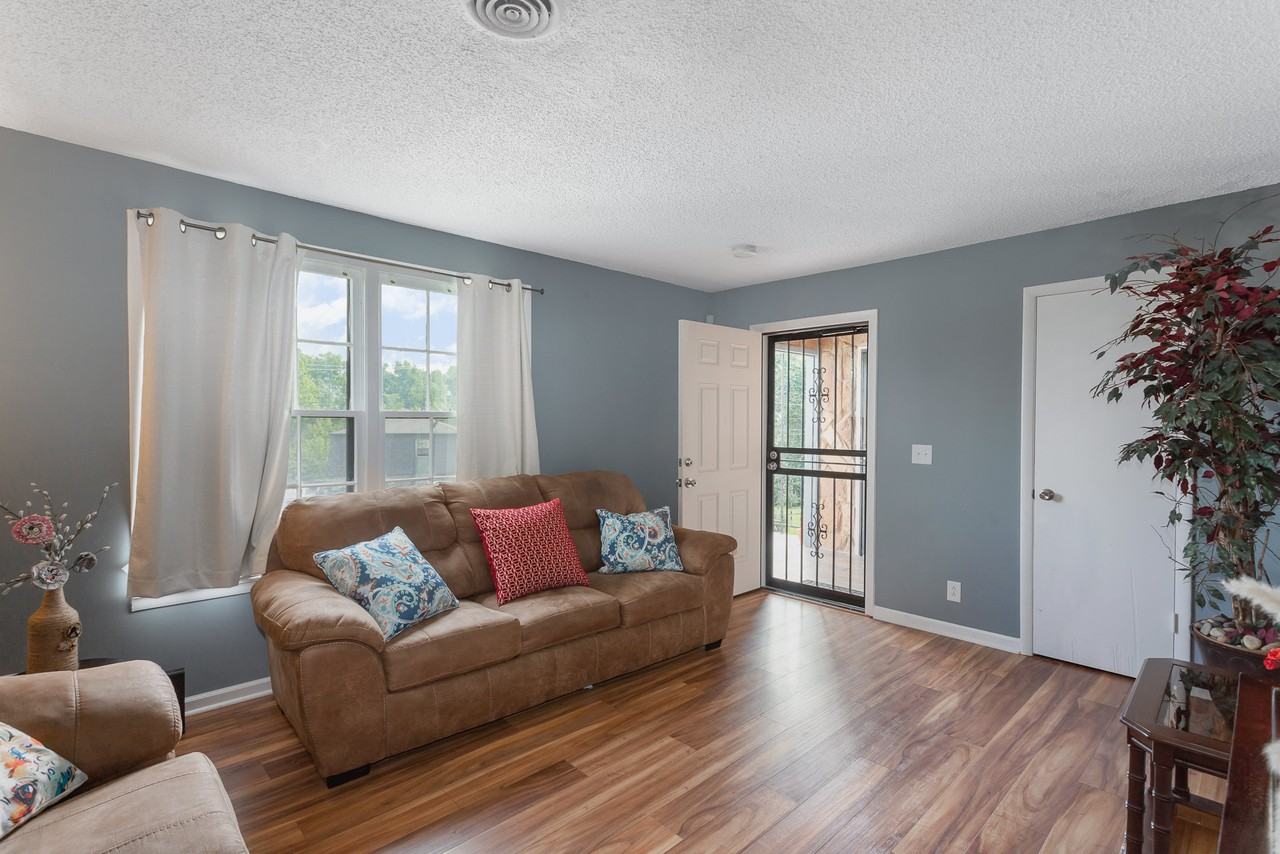 2307 Dalebrook Ct - Photo 2 of 18