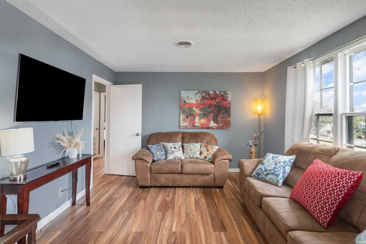 2307 Dalebrook Ct - Photo 2 of 18