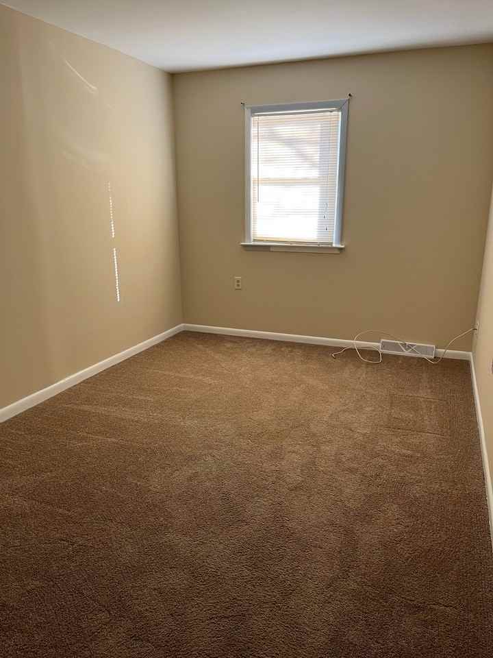 34 Leeward Ct - Photo 3 of 10