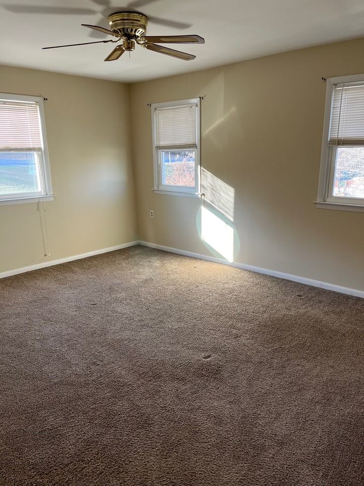 34 Leeward Ct - Photo 2 of 10