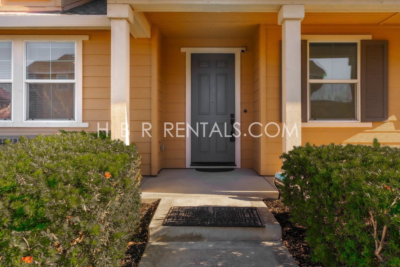 1548 S Barker St - Photo 3 of 38