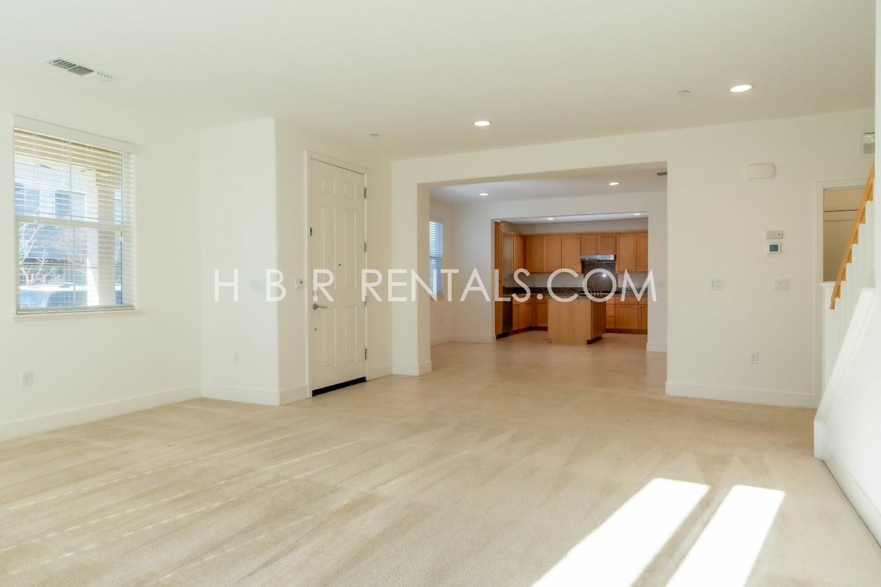 1548 S Barker St - Photo 5 of 38