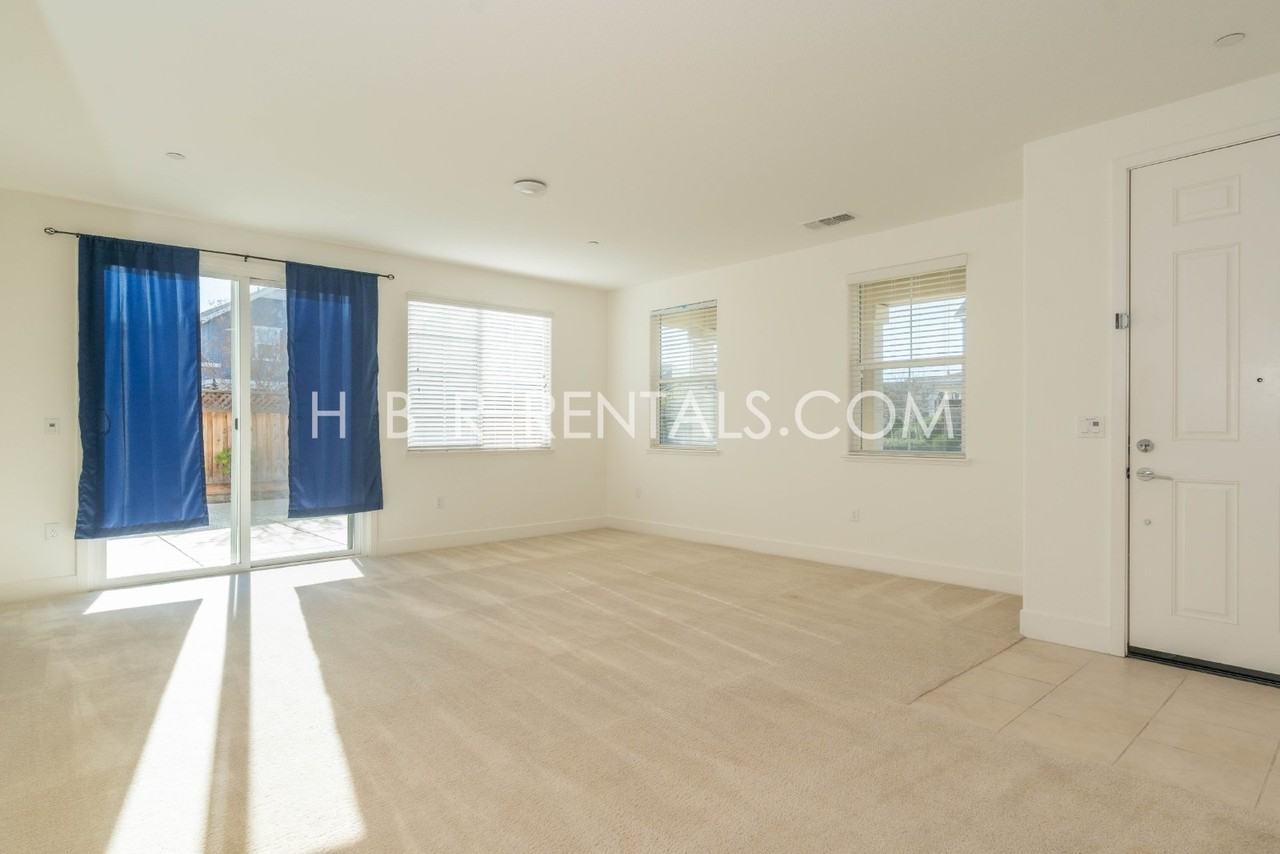 1548 S Barker St - Photo 6 of 38