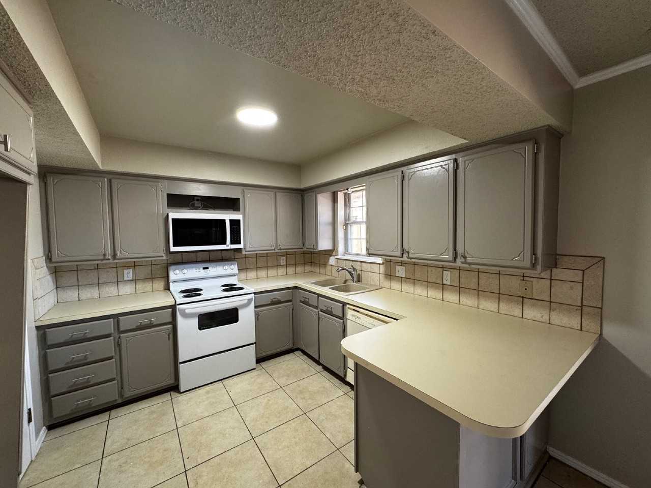 1309 Nw 184th St - Photo 2 of 13