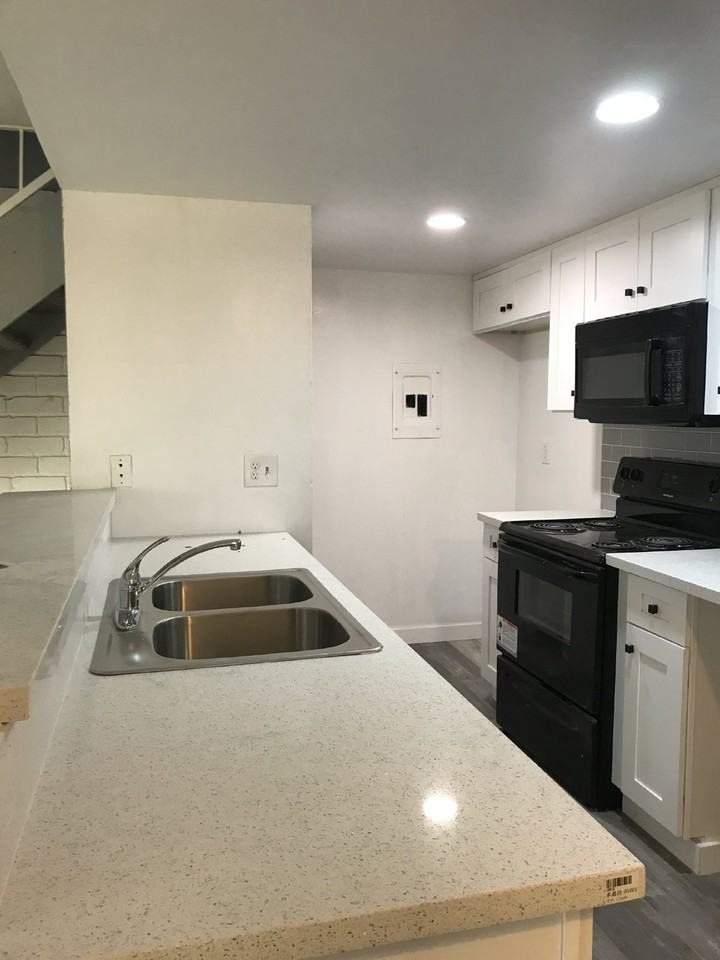 735 Halyard St - Photo 2 of 11