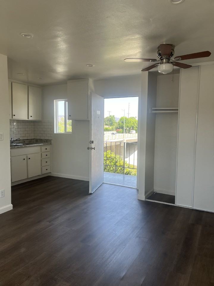 20469 Vanowen St - Photo 4 of 14