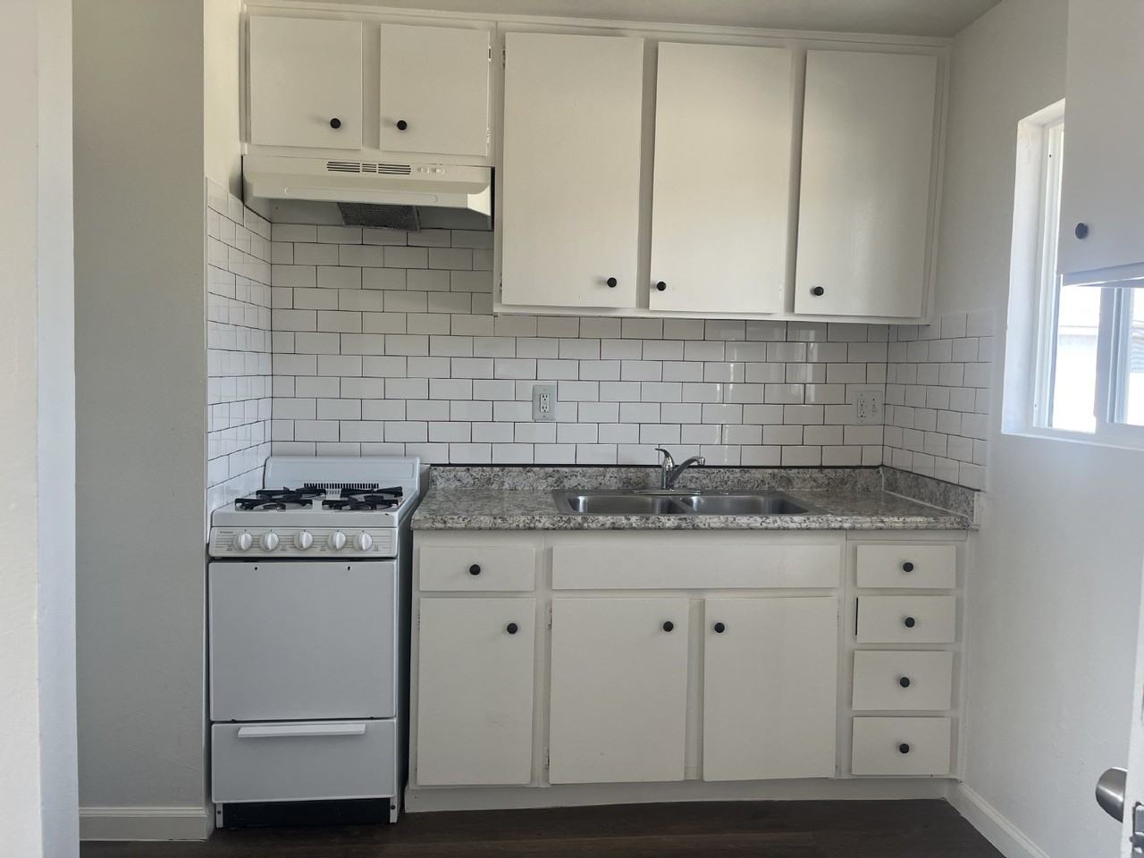 20469 Vanowen St - Photo 5 of 14