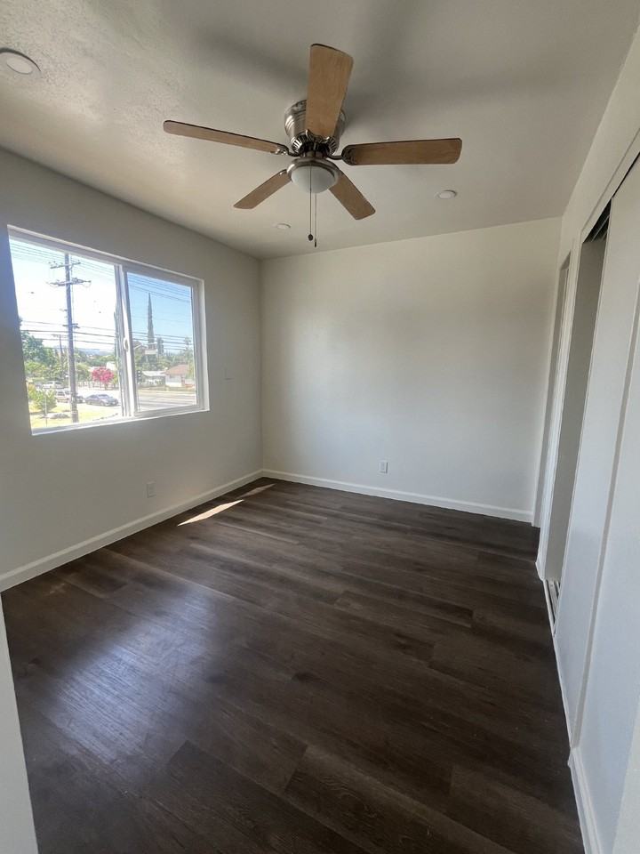 20469 Vanowen St - Photo 6 of 14