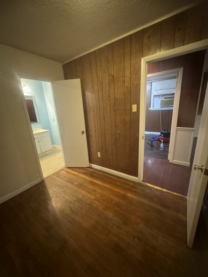 253 Olde Farm Rd #1 - Photo 3 of 5