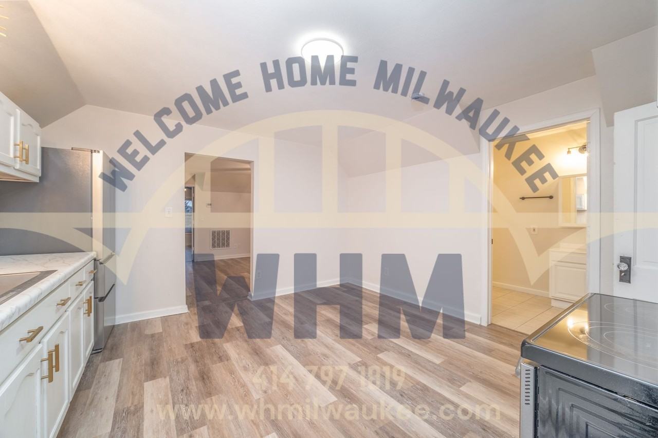 N90W16736 Roosevelt Dr - Photo 3 of 10