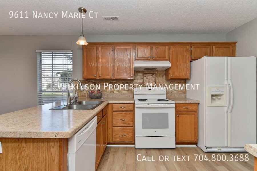 9611 Nancy Marie Ct - Photo 3 of 33