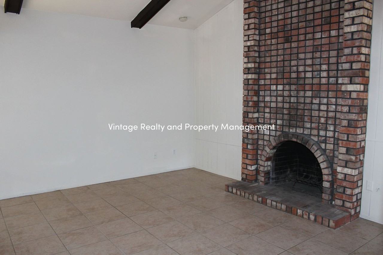 6402 Grigsby Pl - Photo 6 of 22