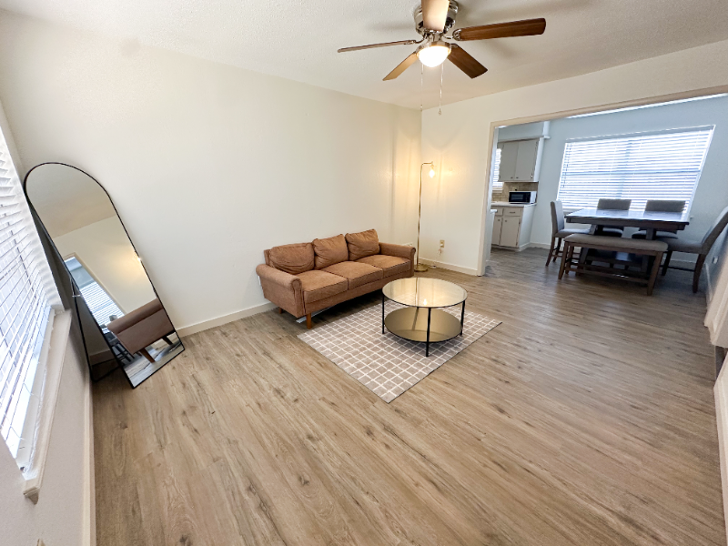 4605 Nw Ozmun Ave - Photo 6 of 17