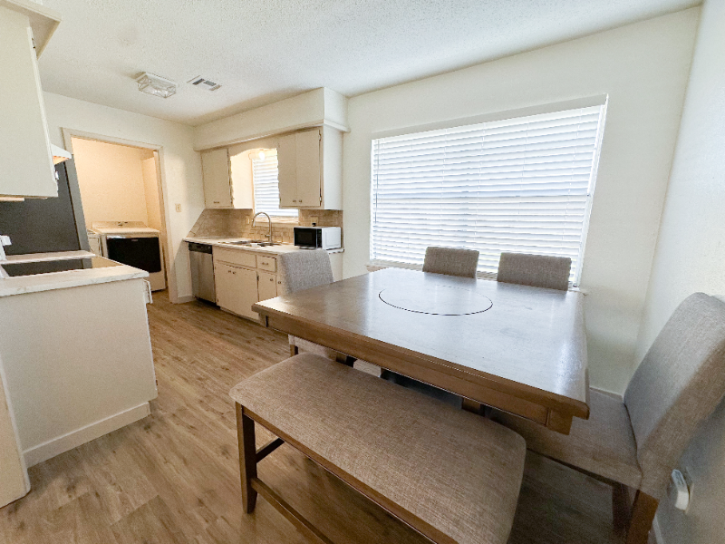 4605 Nw Ozmun Ave - Photo 7 of 17