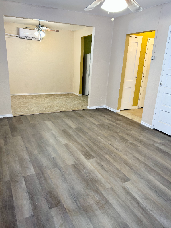 2403 N Elmendorf St - Photo 6 of 20