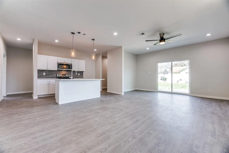 303 N 2nd St - Photo 2 of 11