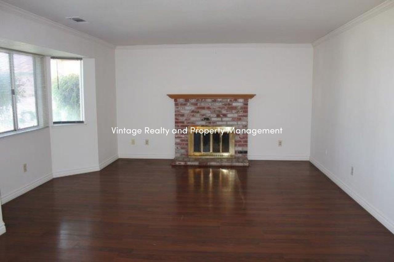 3142 Castellon Way - Photo 3 of 18