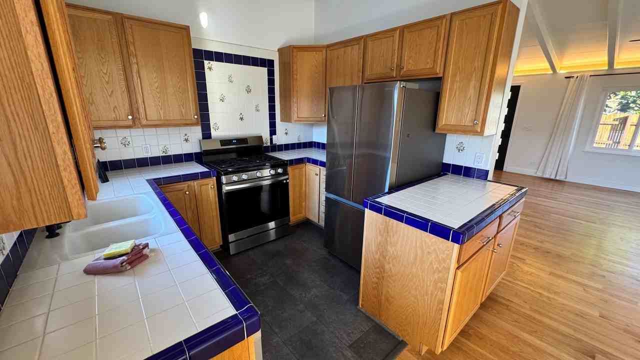 26415 Oliver Rd - Photo 6 of 20