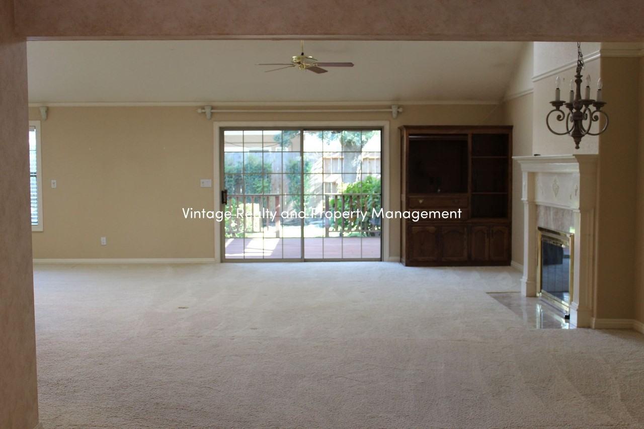 414 Cork Oak Way - Photo 3 of 29