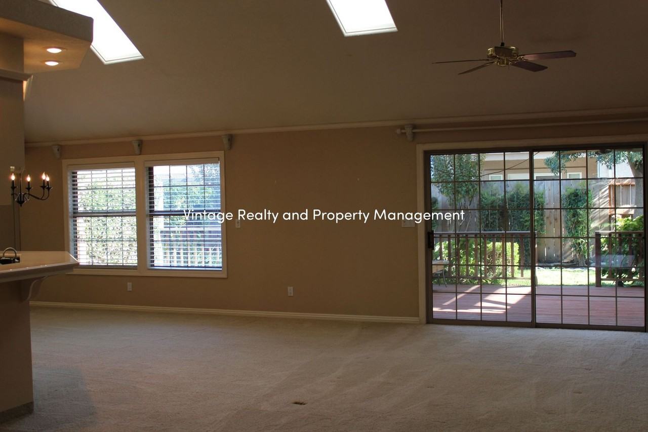 414 Cork Oak Way - Photo 4 of 29