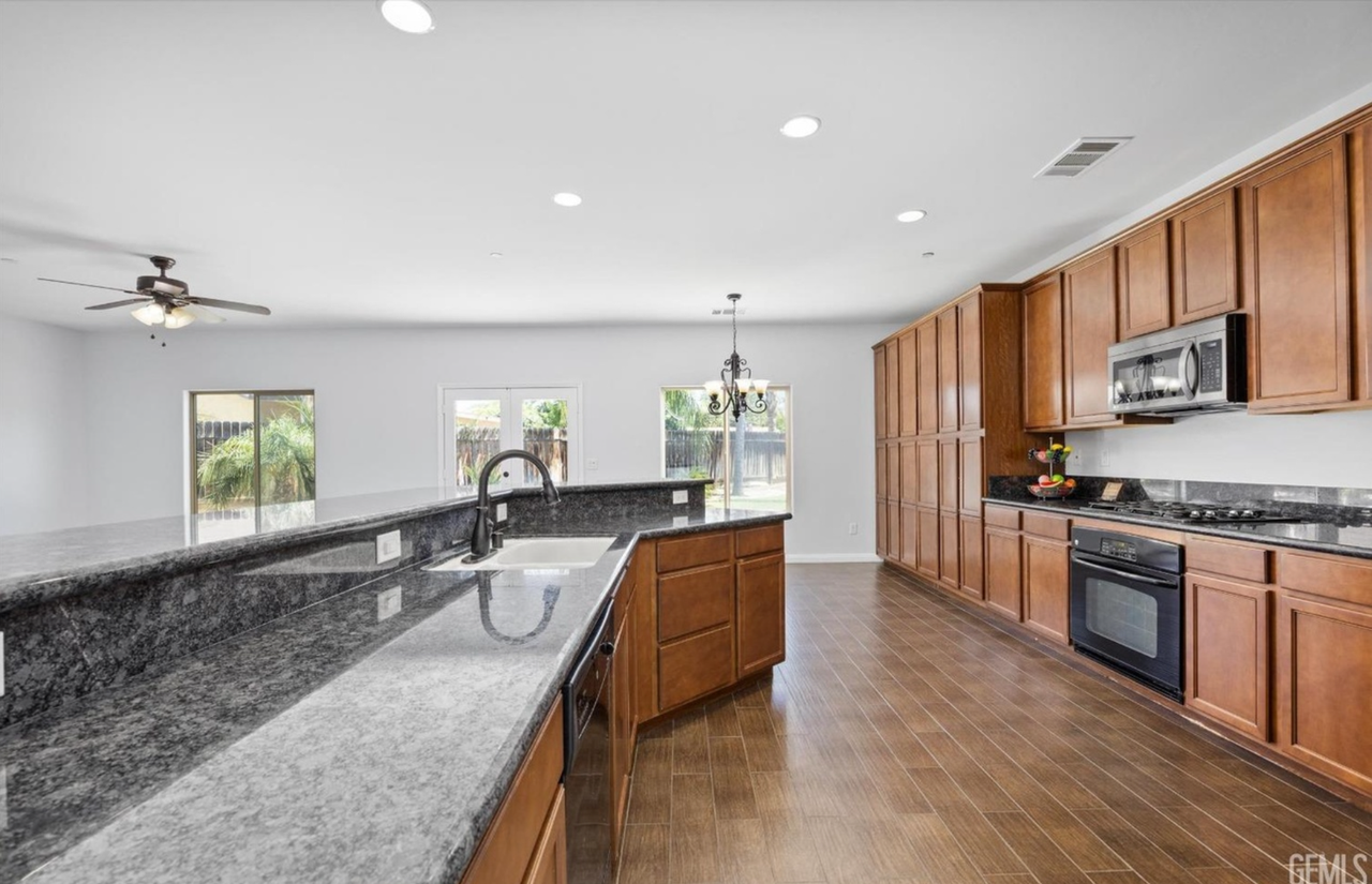 10806 Gustavo Ct - Photo 2 of 25
