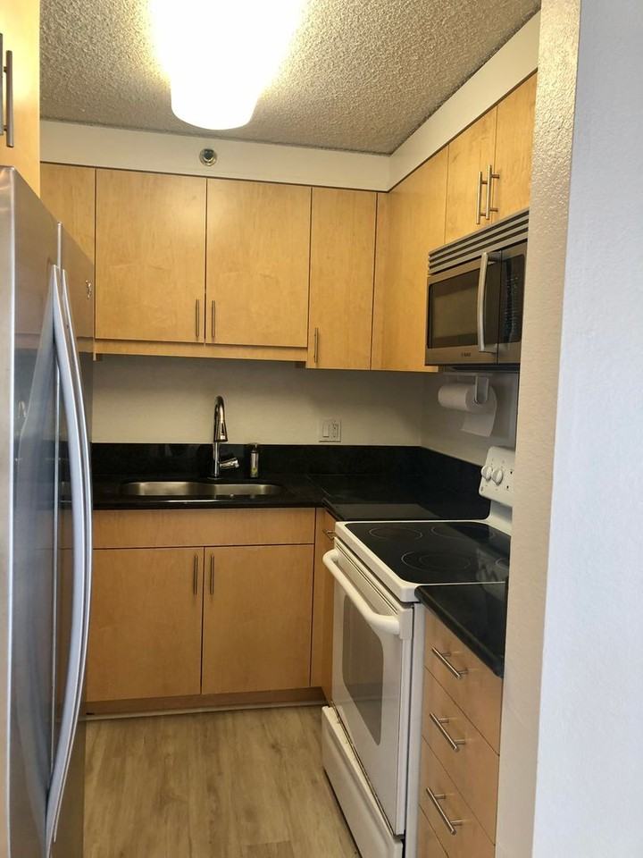 2100 Date St #705 - Photo 6 of 19