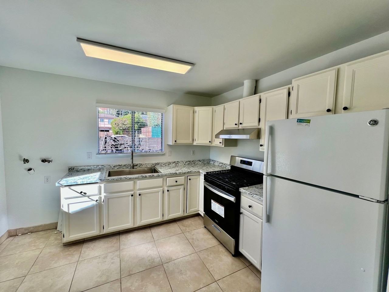 1115 1/2 N Milpas St - Photo 2 of 5