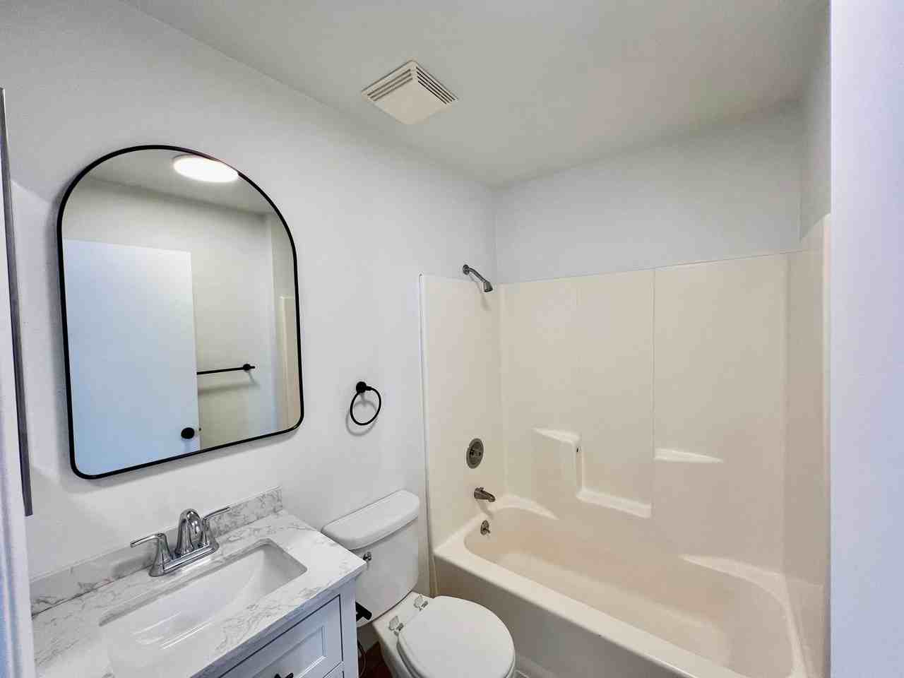 1115 1/2 N Milpas St - Photo 3 of 5