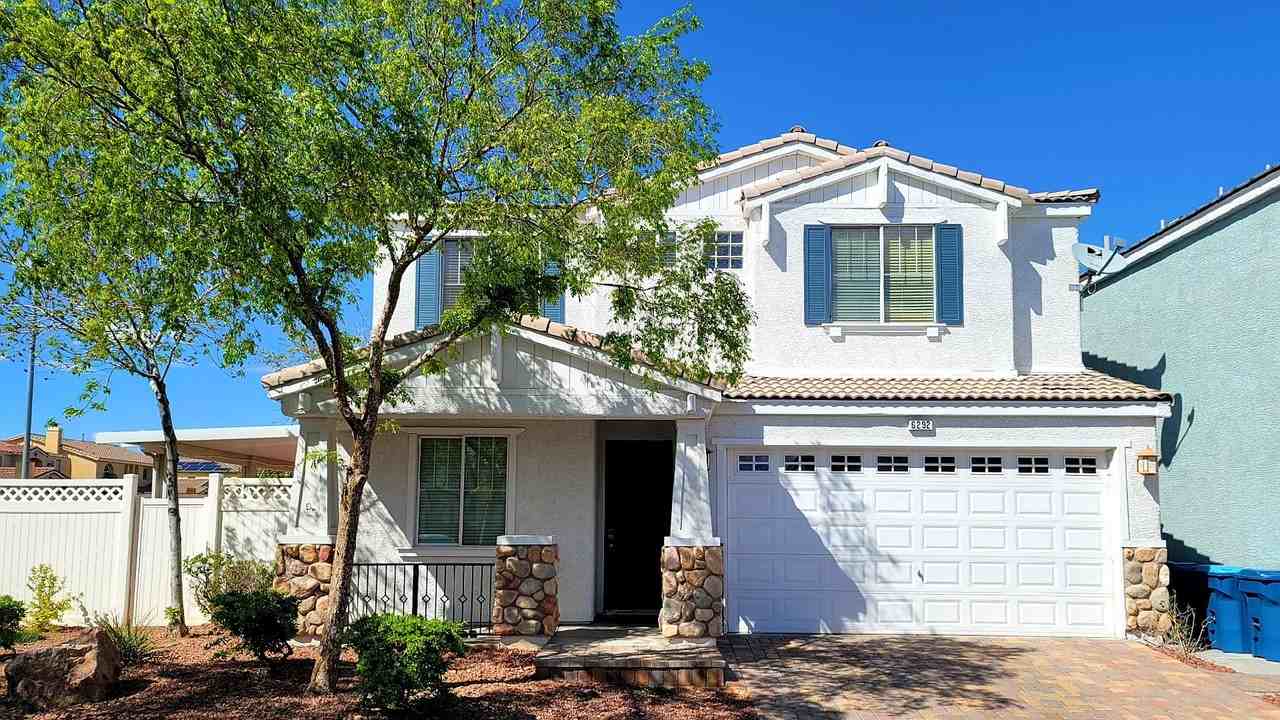 6292 Huntington Ridge Ave - Photo 2 of 28