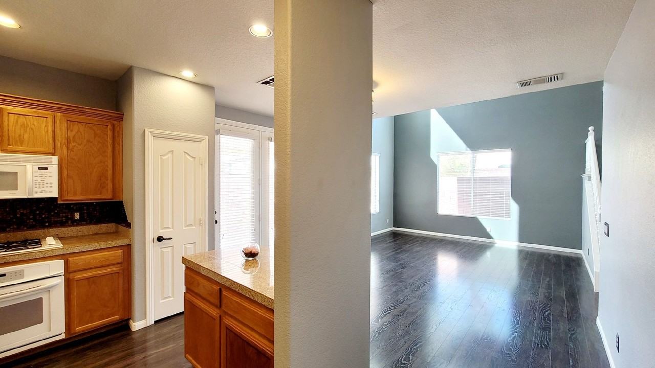 6292 Huntington Ridge Ave - Photo 3 of 28