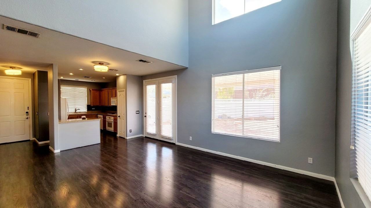 6292 Huntington Ridge Ave - Photo 4 of 28