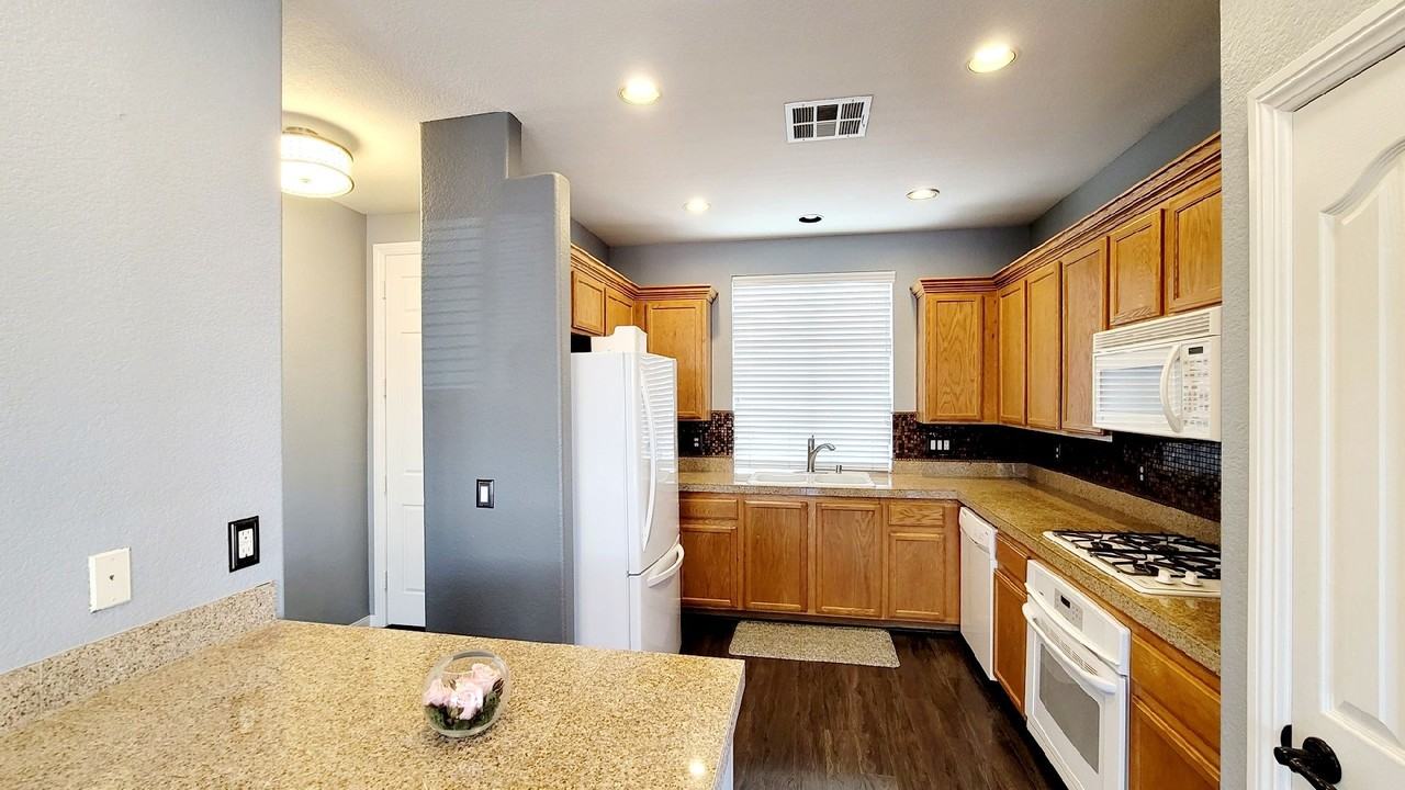 6292 Huntington Ridge Ave - Photo 5 of 28