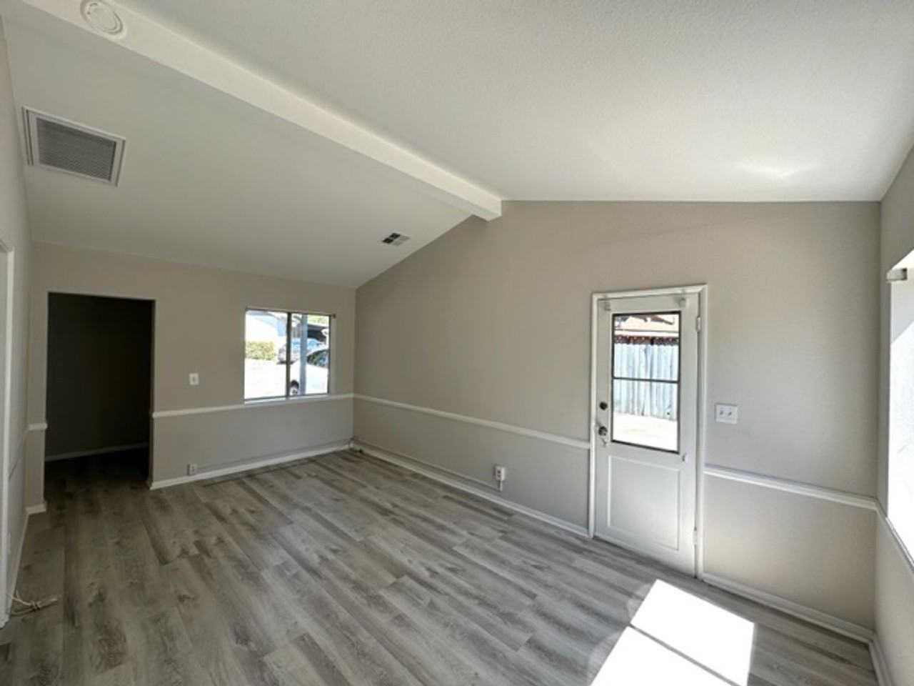 2404 Fairway Ave - Photo 2 of 14