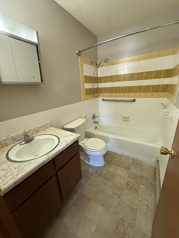 Lunar Properties 806 Jefferson St. - Photo 2 of 13