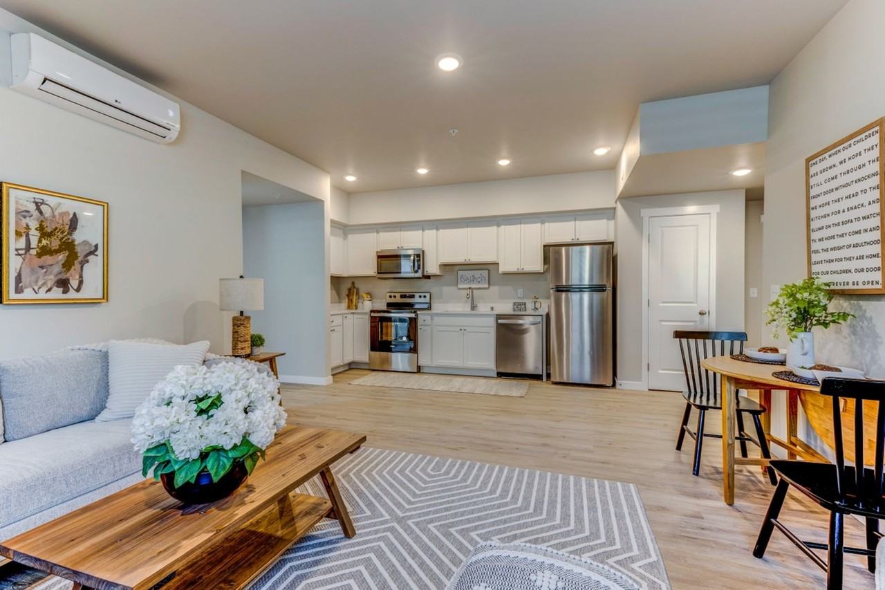 Grand Ridge - Photo 6 of 15