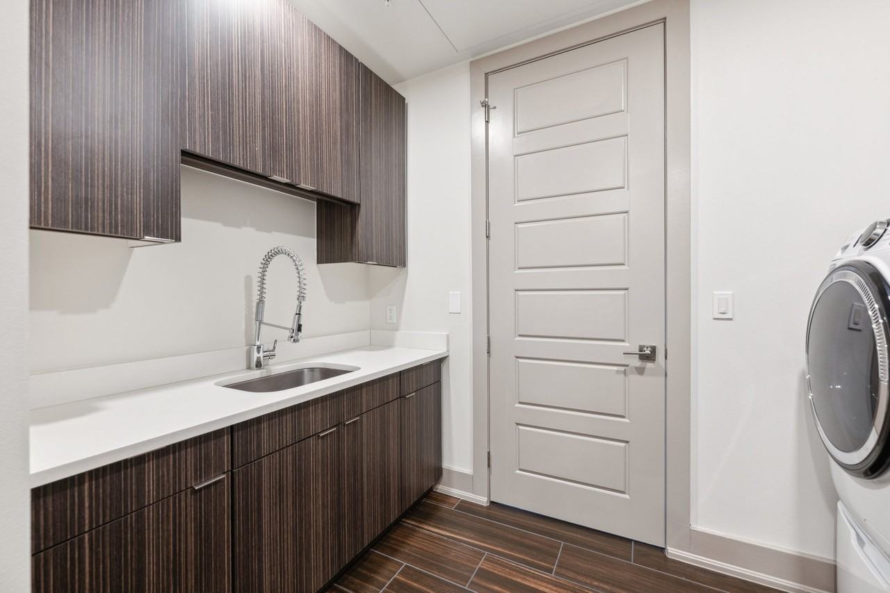 Columbus Avenue #4893B - Photo 5 of 17