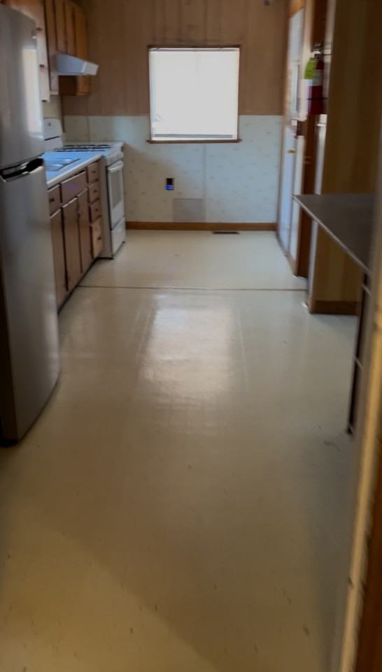 604 Grant Ave - Photo 2 of 3