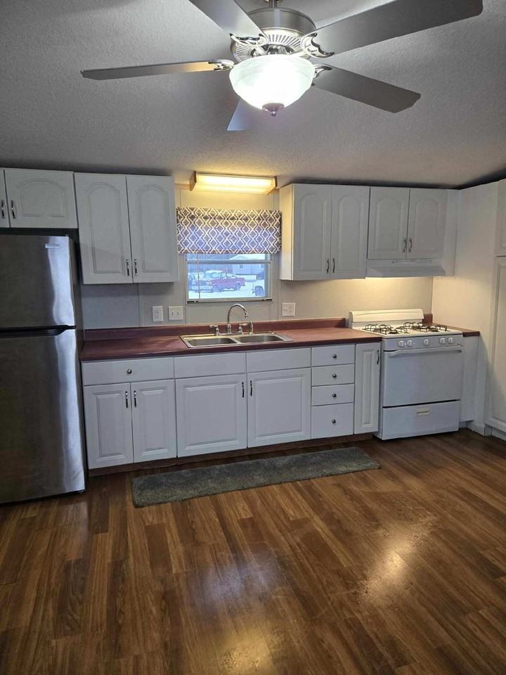 12985 Sheridan Rd - Photo 2 of 9