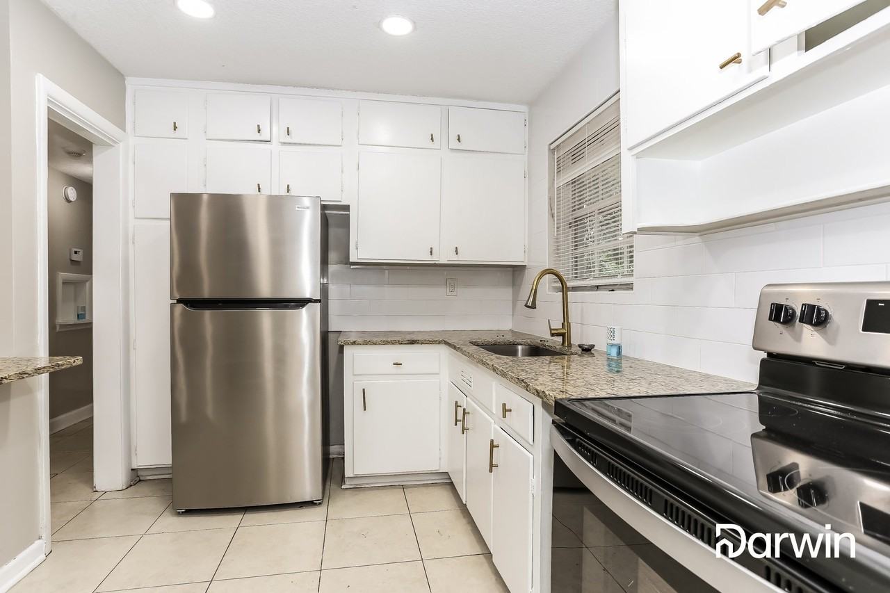 1072 Eastdale St - Photo 3 of 15