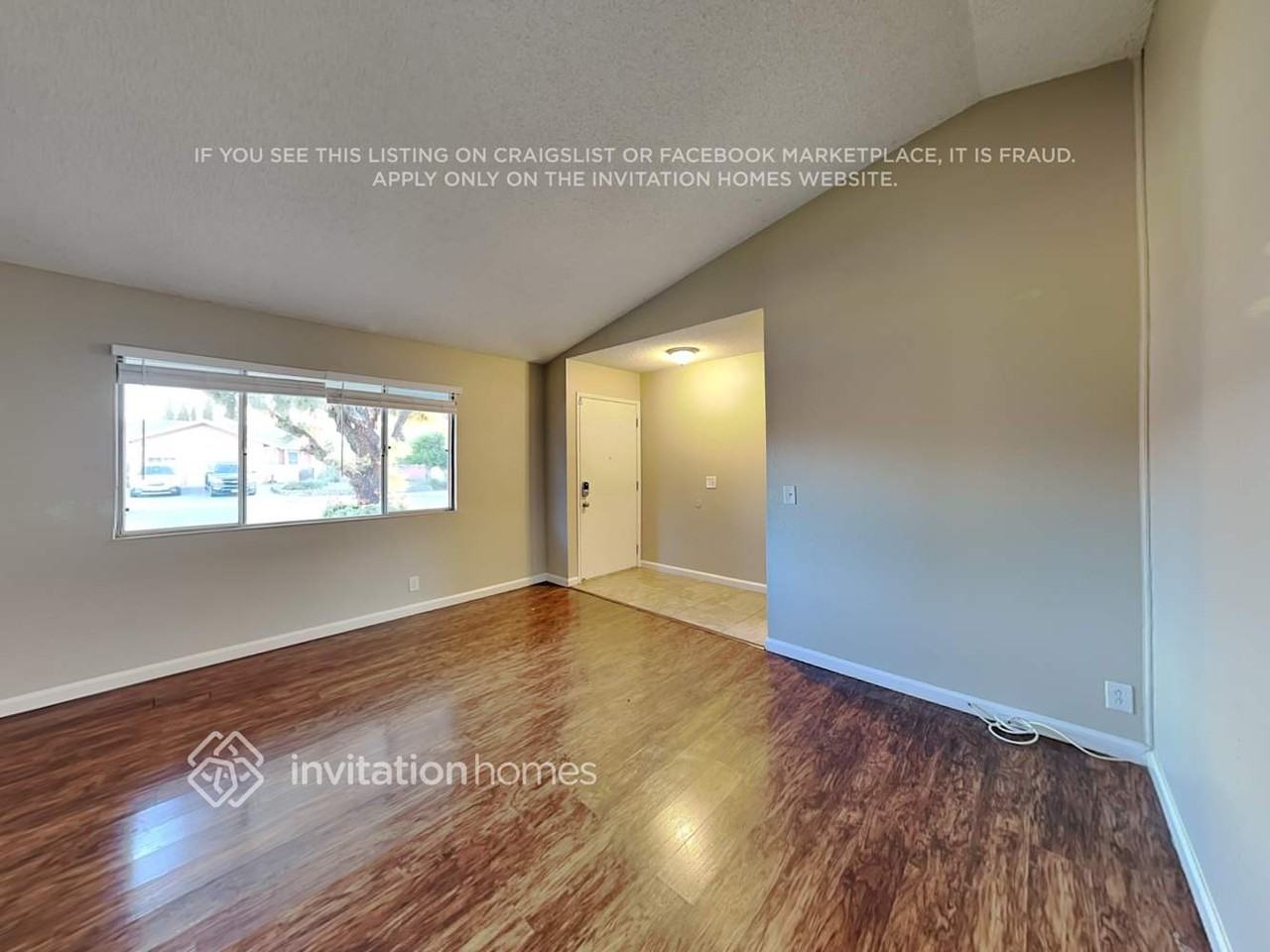 1002 Barrows Dr - Photo 3 of 19