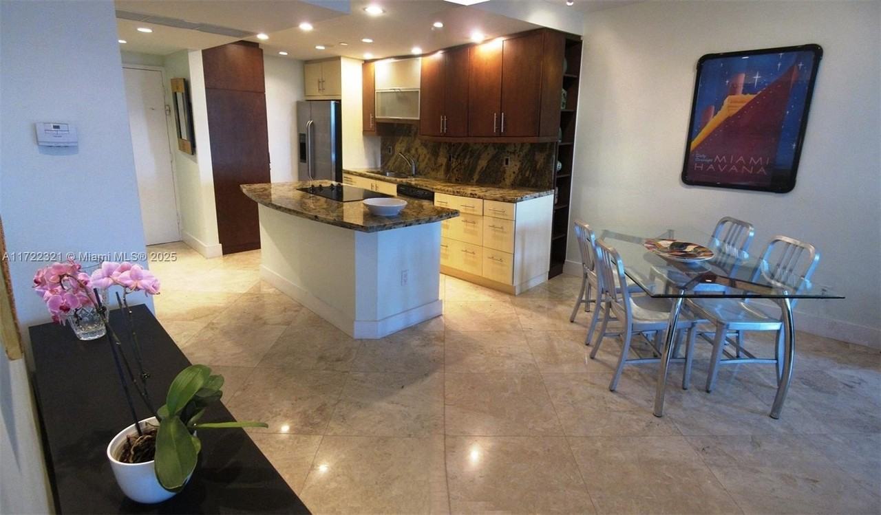 100 Lincoln Rd #444 - Photo 6 of 18