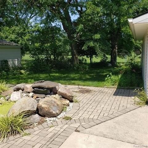 26656 Rouge River Dr - Photo 2 of 15