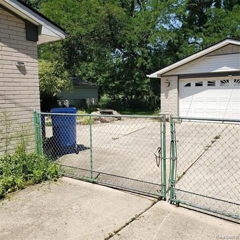 26656 Rouge River Dr - Photo 3 of 15