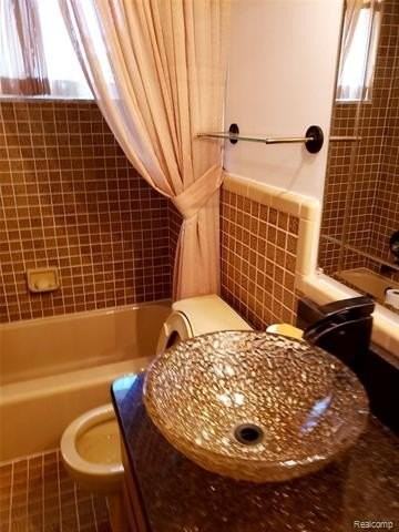 26656 Rouge River Dr - Photo 6 of 15